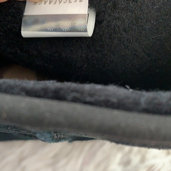 brand new with box authentic ugg classic short logo zip boots In black - Picture 9 of 9